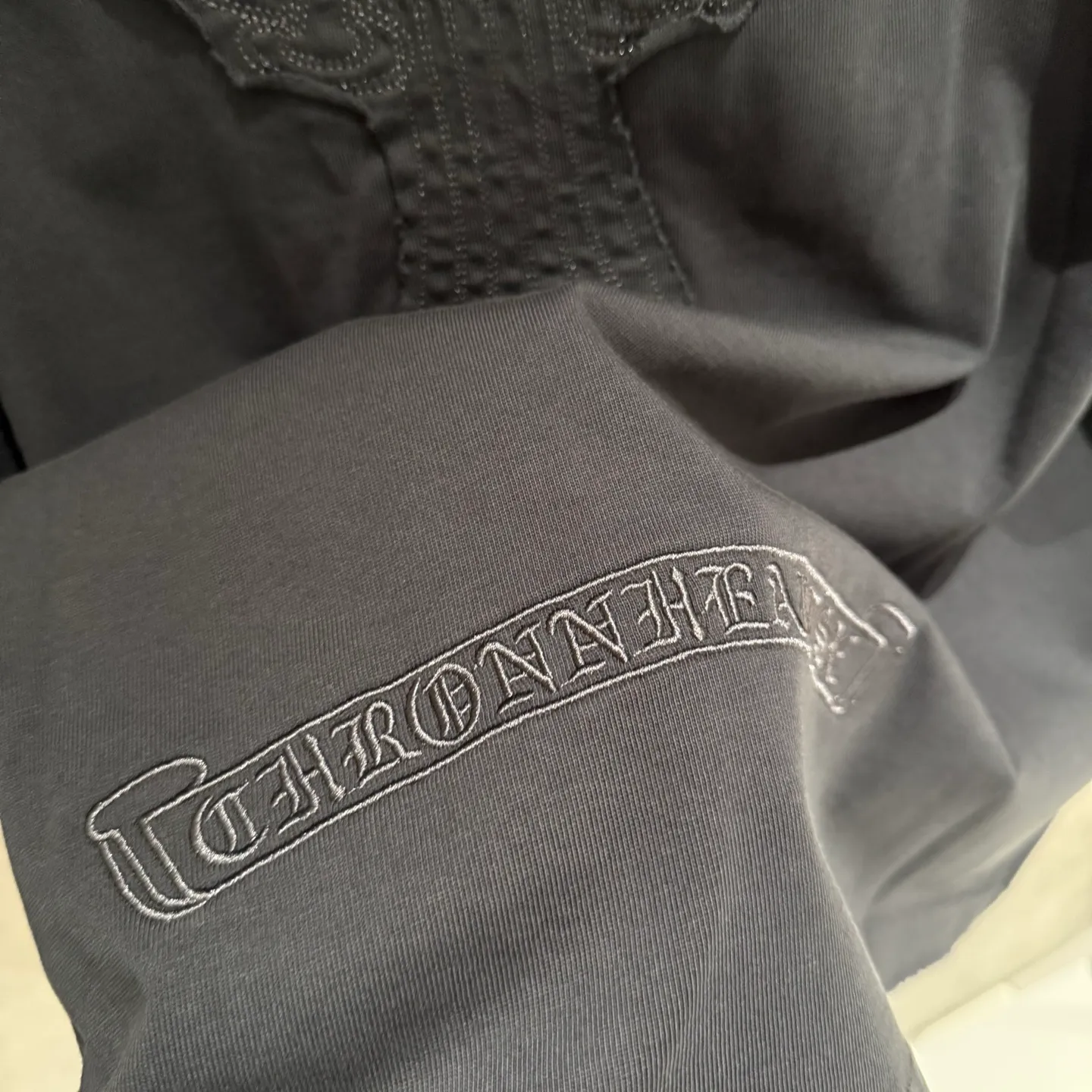🅿️330 [Strict quality control] CH Croixin's new long-sleeved sweatshirt T-shirt. Heavy 340g double yarn fabric. Wash the whole garment twice. Frayed and torn on all four sides. Heavy fabric. The neckline is made of icy Salona. Loose fit. Deep, wide and stylish. No deformation or shrinkage. Color: 3 colors, black, white and gray. Size: M-2xl